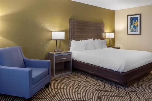 Best Western Heritage Inn - image 17