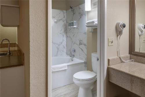 Best Western Heritage Inn - image 28