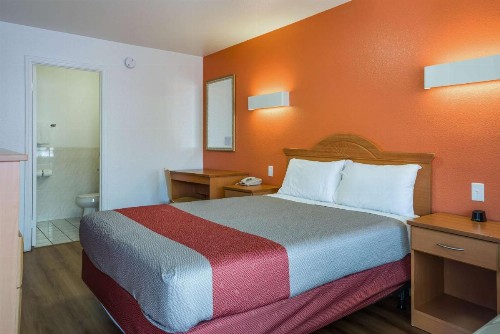 Motel 6-Concord CA - image 1