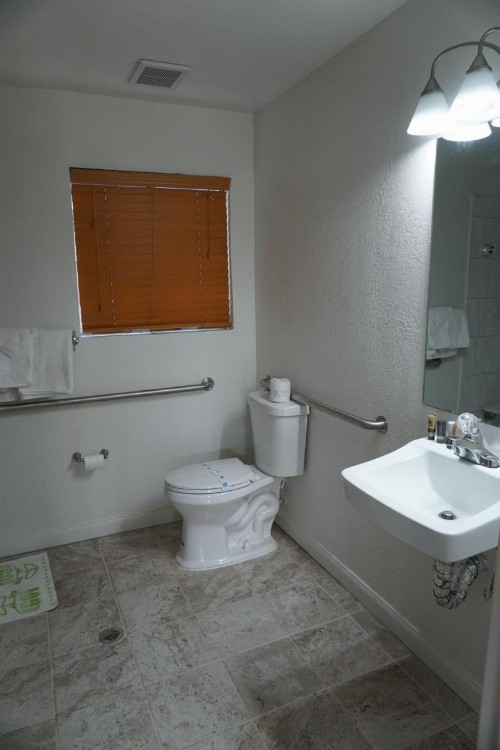 Valley Motel - image 9