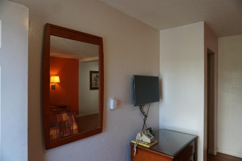 Valley Motel - image 7