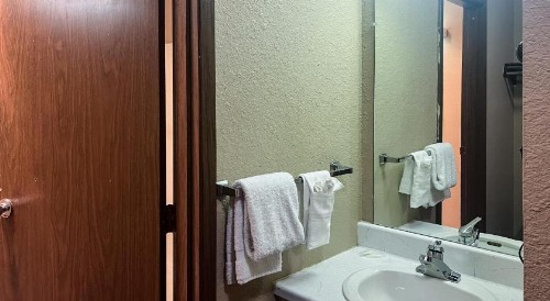 Super 8 by Wyndham Concordia - image 10