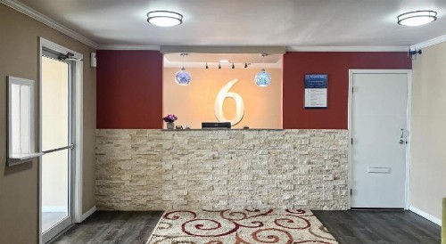 Super 8 by Wyndham Concordia - image 2