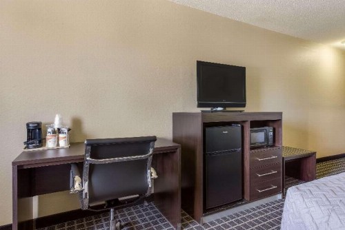 Super 8 by Wyndham Concordia - image 34