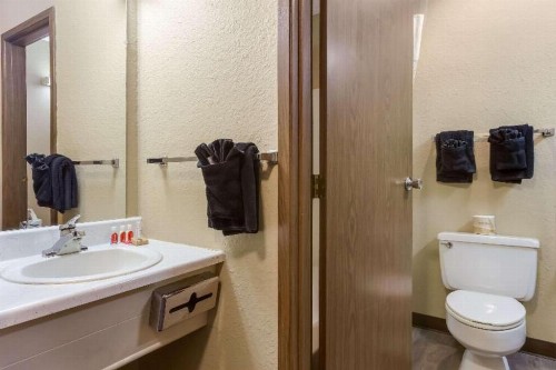 Super 8 by Wyndham Concordia - image 35