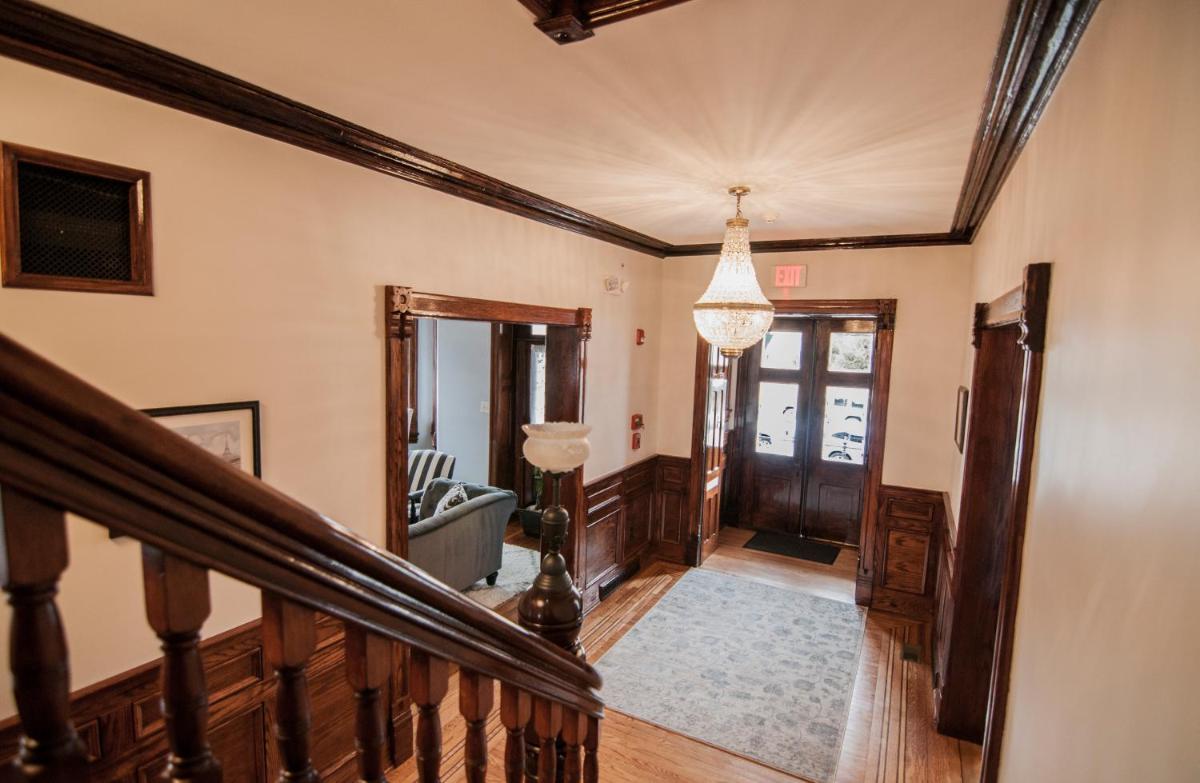 George Washington Wood Bed & Breakfast - image 3