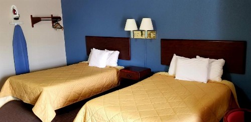 Continental Inn - image 8