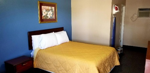 Continental Inn - image 9