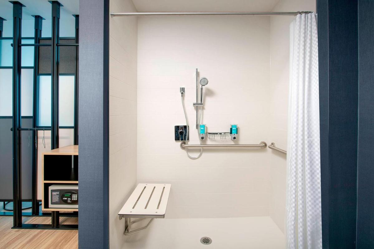 Aloft Dallas DFW Airport Grapevine - image 2