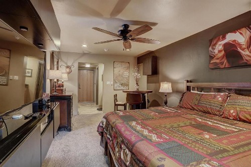 CM412 Hotel Room Condo