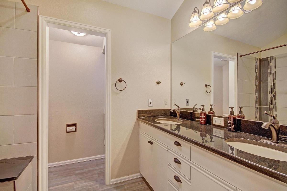 Woods12 Townhome Condo - image 3