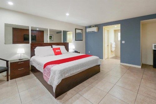 OYO Hotel Coral Gables - Miami Airport - image 11