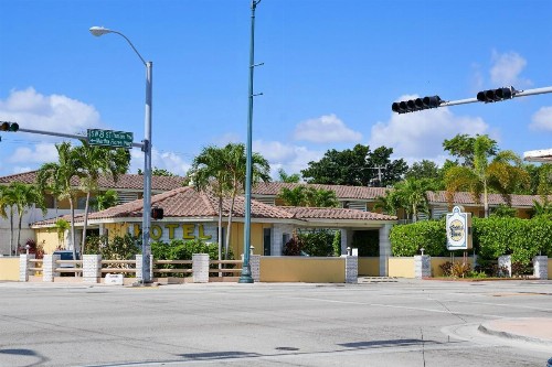 OYO Hotel Coral Gables - Miami Airport - image 17