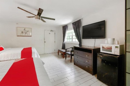 OYO Hotel Coral Gables - Miami Airport - image 21
