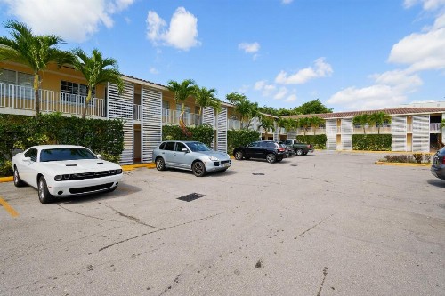 OYO Hotel Coral Gables - Miami Airport - image 22