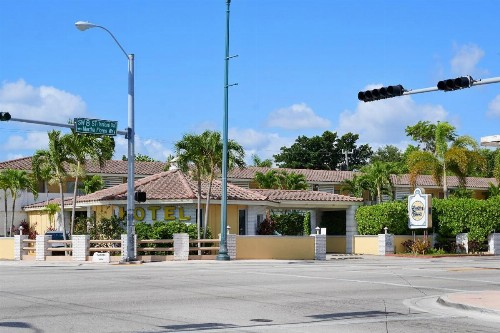 OYO Hotel Coral Gables - Miami Airport - image 24