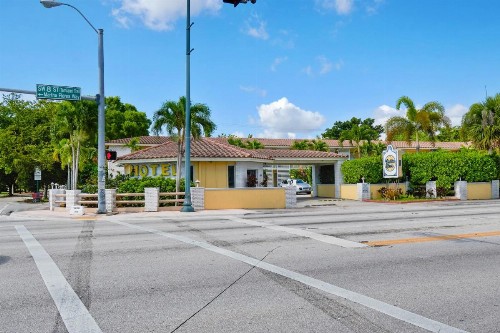 OYO Hotel Coral Gables - Miami Airport - image 29