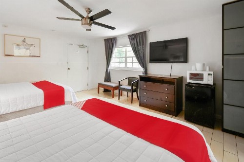 OYO Hotel Coral Gables - Miami Airport - image 3