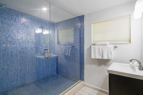 OYO Hotel Coral Gables - Miami Airport - image 4