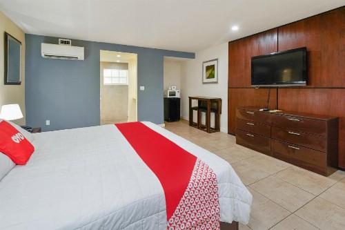 OYO Hotel Coral Gables - Miami Airport - image 9