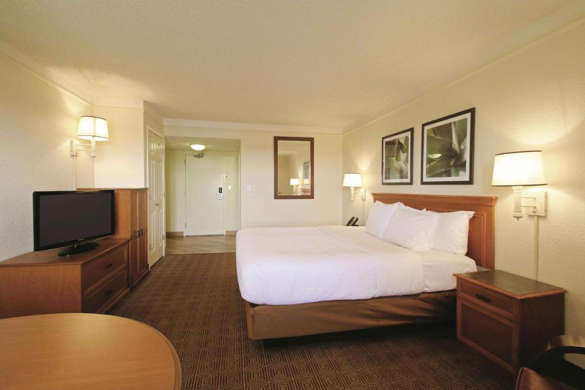 La Quinta by Wyndham Coral Springs University Dr - image 2