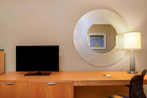 La Quinta by Wyndham Coral Springs South - image 17