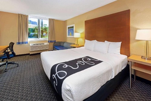 La Quinta by Wyndham Coral Springs South - image 20