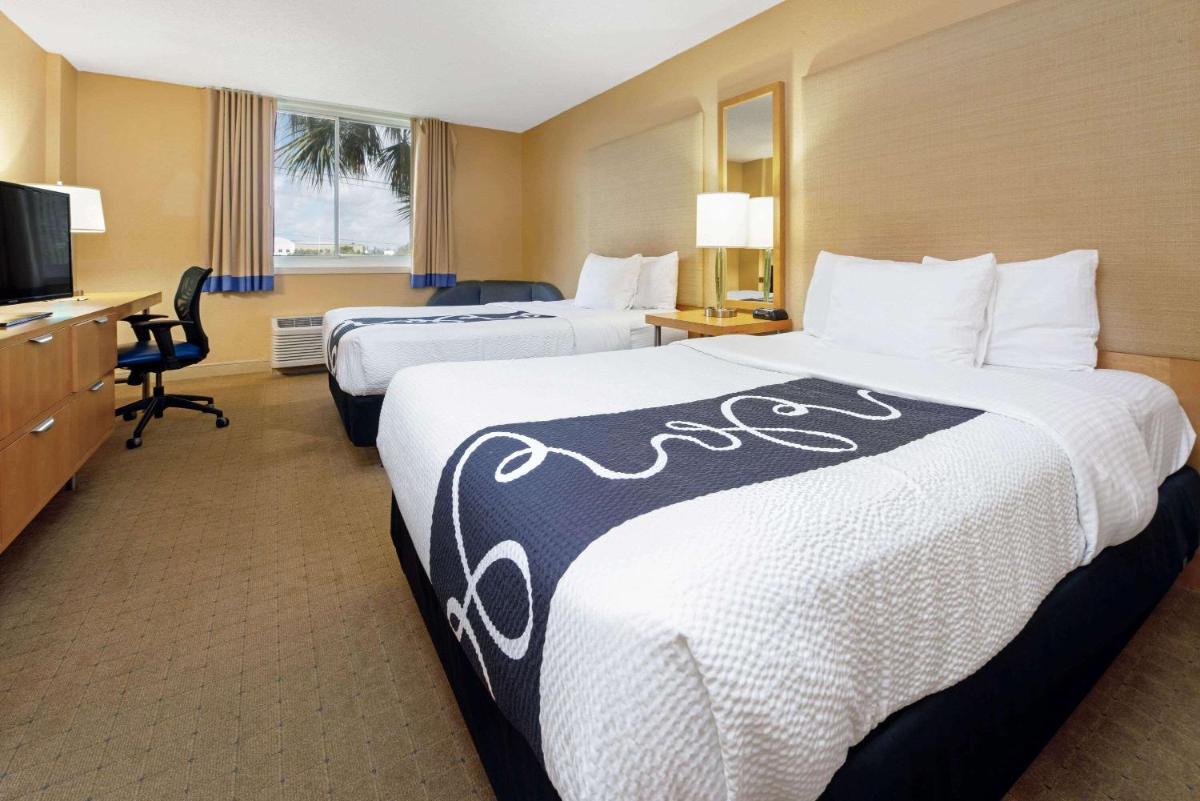 La Quinta by Wyndham Coral Springs South - image 4