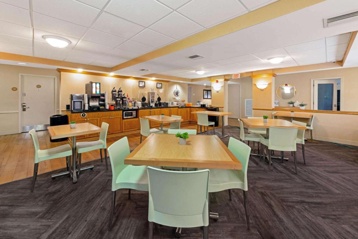 La Quinta by Wyndham Coral Springs South - image 6