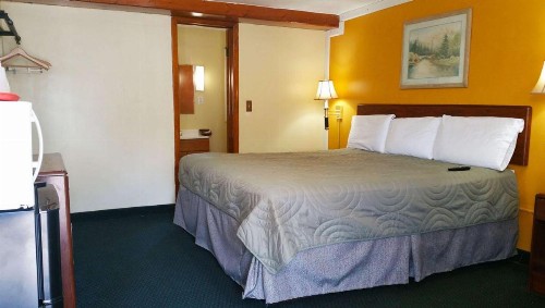 Budget Inn Corning - image 4
