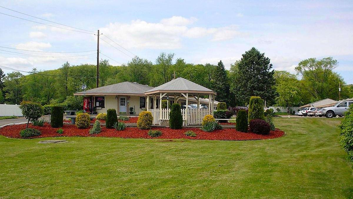 Budget Inn Corning - image 5