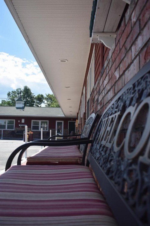 Midway Lodging - image 17
