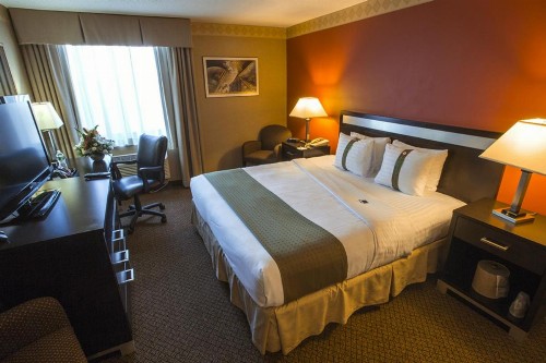 Holiday Inn LaGuardia Airport at Citifield / Flushing an IHG Hotel