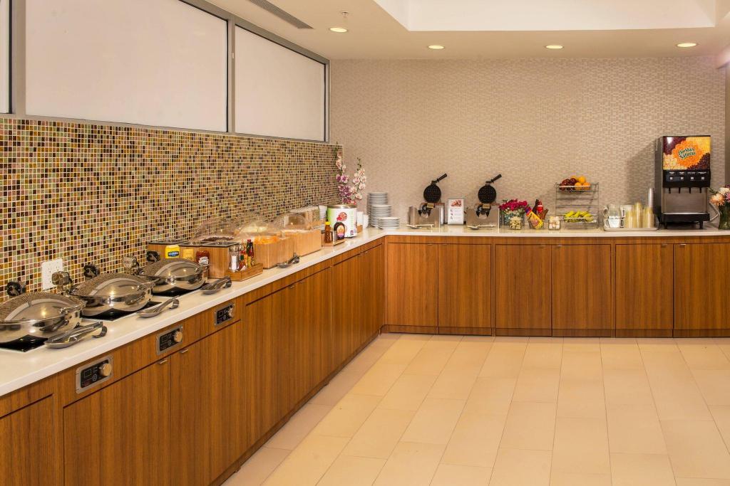 SpringHill Suites by Marriott New York LaGuardia Airport - image 6