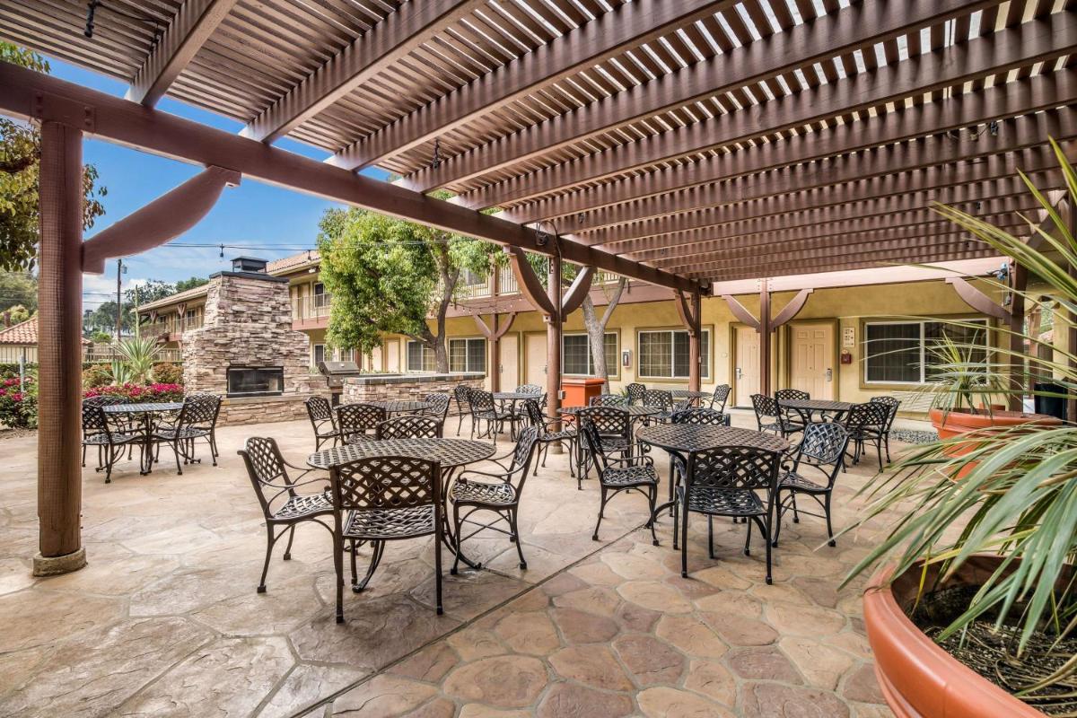 Ayres Lodge & Suites Corona West - image 2