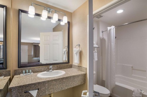 Ayres Lodge & Suites Corona West - image 31