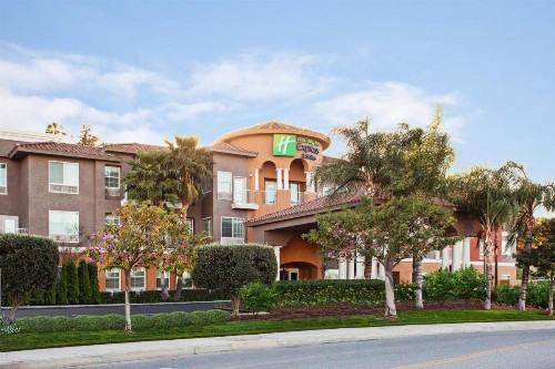 Holiday Inn Express Hotel & Suites Corona an IHG Hotel