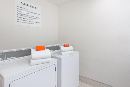 Holiday Inn Express Hotel & Suites Corona an IHG Hotel - image 12