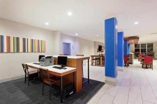 Holiday Inn Express Hotel & Suites Corona an IHG Hotel - image 24