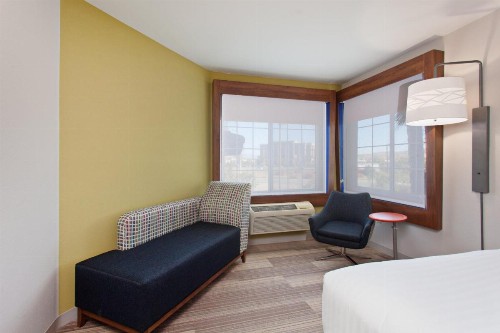 Holiday Inn Express Hotel & Suites Corona an IHG Hotel - image 29