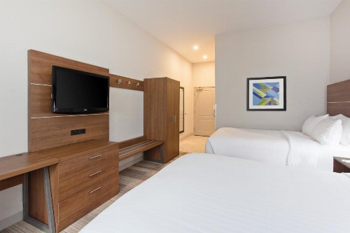 Holiday Inn Express Hotel & Suites Corona an IHG Hotel - image 31