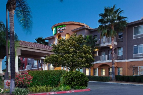 Holiday Inn Express Hotel & Suites Corona an IHG Hotel - image 37