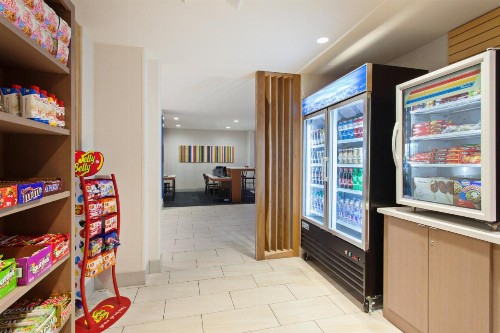 Holiday Inn Express Hotel & Suites Corona an IHG Hotel - image 40