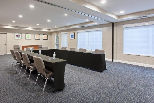 Holiday Inn Express Hotel & Suites Corona an IHG Hotel - image 43