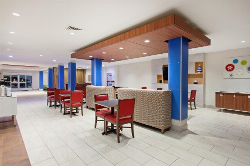 Holiday Inn Express Hotel & Suites Corona an IHG Hotel - image 8