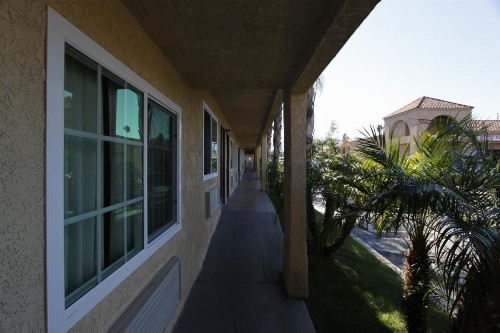 Welcome Inn Corona - image 21