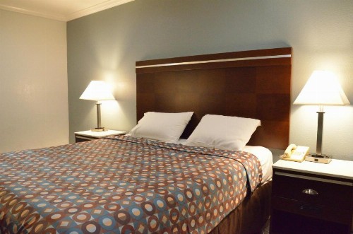 Welcome Inn Corona - image 26