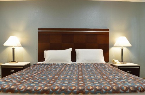 Welcome Inn Corona - image 27