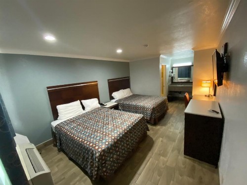 Welcome Inn Corona - image 33
