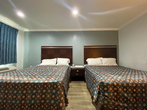 Welcome Inn Corona - image 38